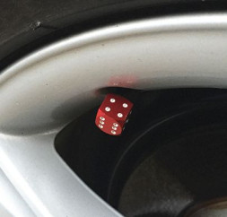 Колпачки на нипель  Игральные кости  Красный (цена за 1шт)