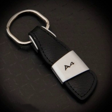 Брелок кожа модельный   AUDI A4  Черный