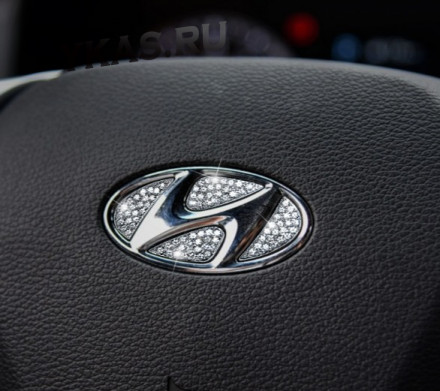 Наклейка на логотип руля  Hyundai  Swarovski
