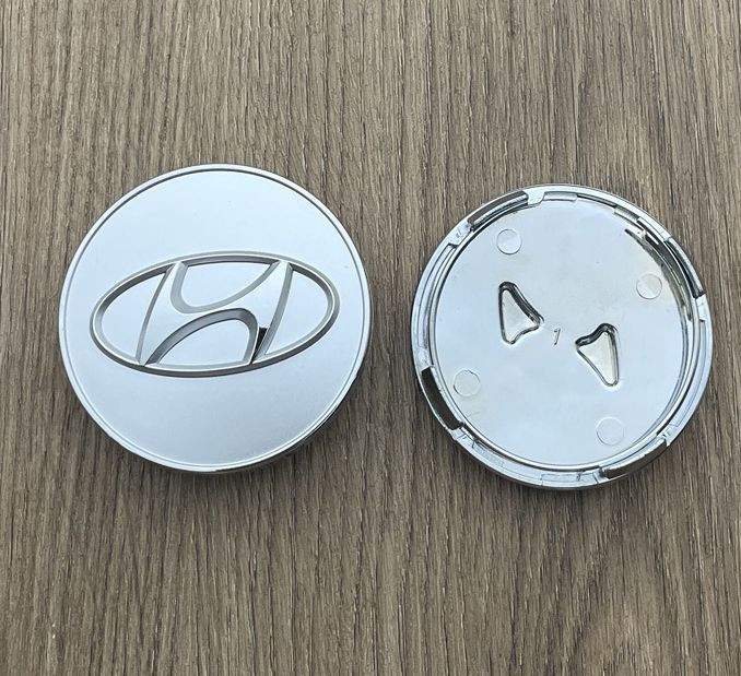 Заглушка (колпачок) на литой диск мод. HYUNDAI  серебро/хром кант  (наруж. D61/D55)