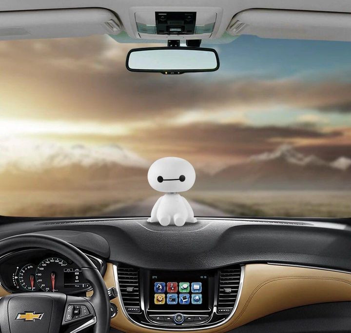 Игрушка на торпеду салона Человек качающий головой