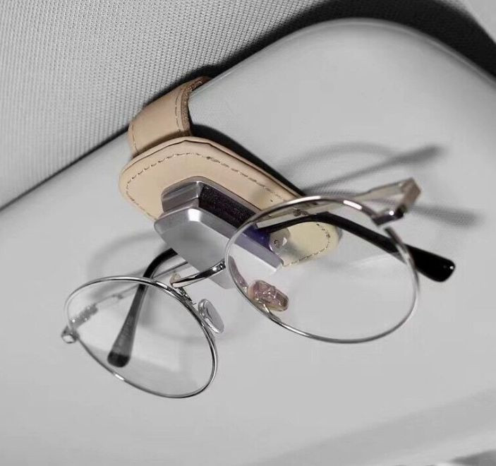 Держатель очков Carlife на козырек на клипсе  Бежевый