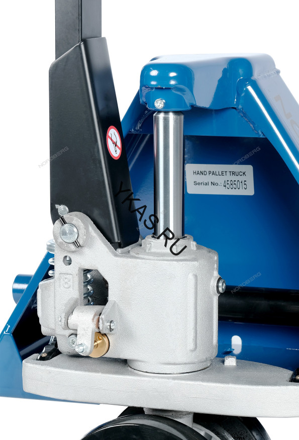 Усиленная тележка складская (рохла) гидравлическая NORDBERG N3901-25R с резиновыми колесами