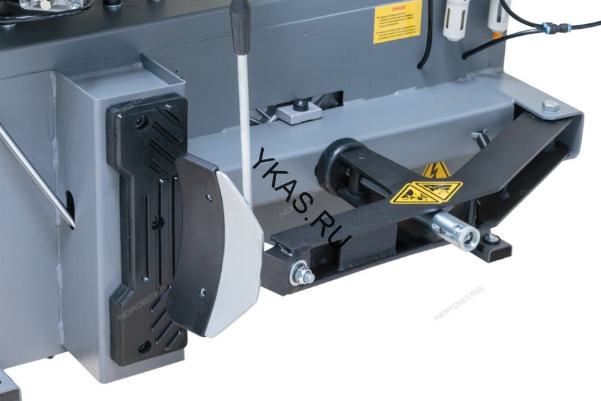 Шиномонтажный полуавтоматический станок NORDBERG 4639 (2 скорости, взрывная подкачка)