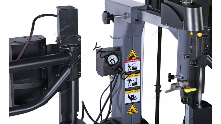Автоматический шиномонтажный станок NORDBERG 4643ID с "третьей рукой"