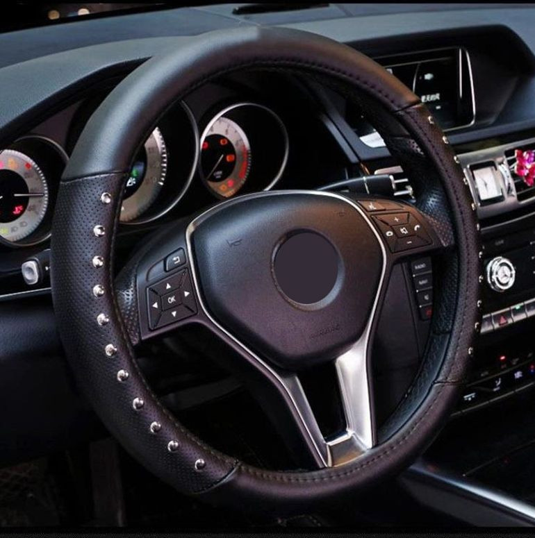 Оплетка на руль Carlife М с металлическими заклепками