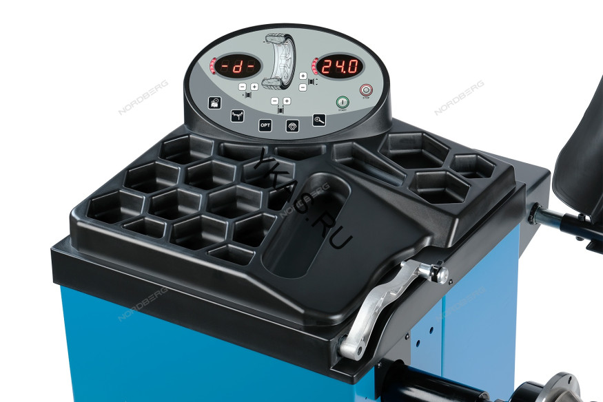 Балансировочный станок NORDBERG 4523N1 с автоматическим вводом 2-х параметров, лазером и автостопом