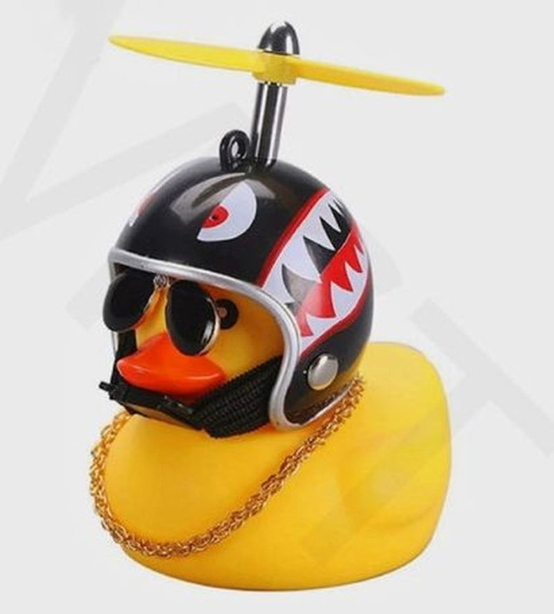 Игрушка на торпедо "УТКА"  9см*7,5см (чёрный шлем)