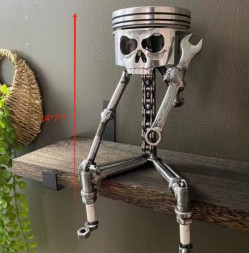 Статуэтка Поршень "череп сидит с ключом" 14*7*7см