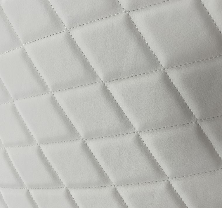 Экокожа на поролоне в рулоне  10м. x 1,43м. РОМБ белый с белой строчкой