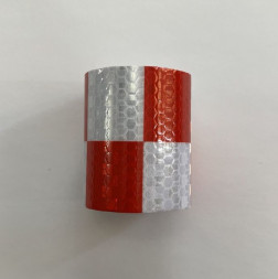 Отражатель лента на липкой основе 300см x 5см  самоклей. бело-красный (шашки)