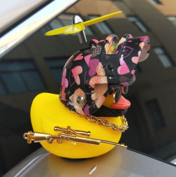 Игрушка на торпедо "УТКА" (сварщик с автоматом) сердечки  9см*7,5см