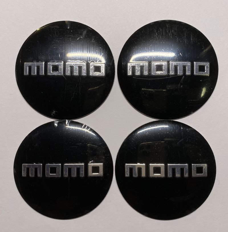 Этикетки на диски (метал)  диам. 56,5мм.  "MOMO" черный  (4 шт.)