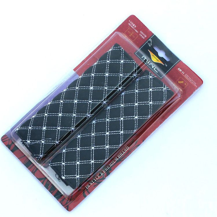 Накладка на ремень безопасности  экокожа черная с белой строчкой  (2шт.)