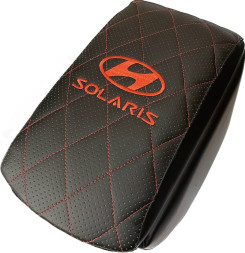Подлокотник мод. Hyundai Solaris II с 2017г.- чёрный с красным логотипом SOLARIS