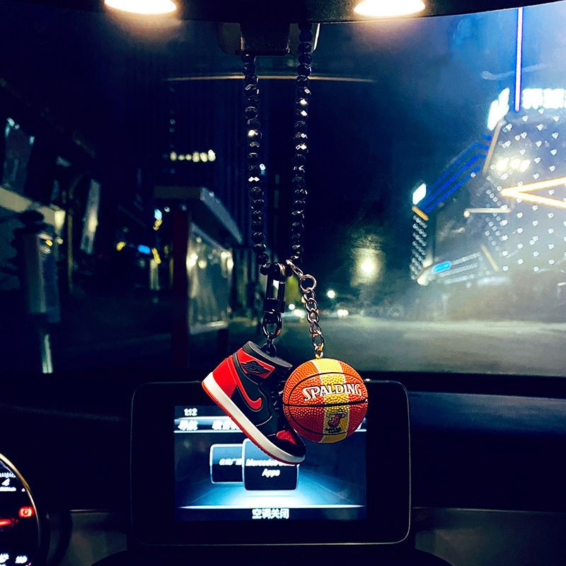 Подвески на зеркало заднего вида мяч бейсбольный + кед красный