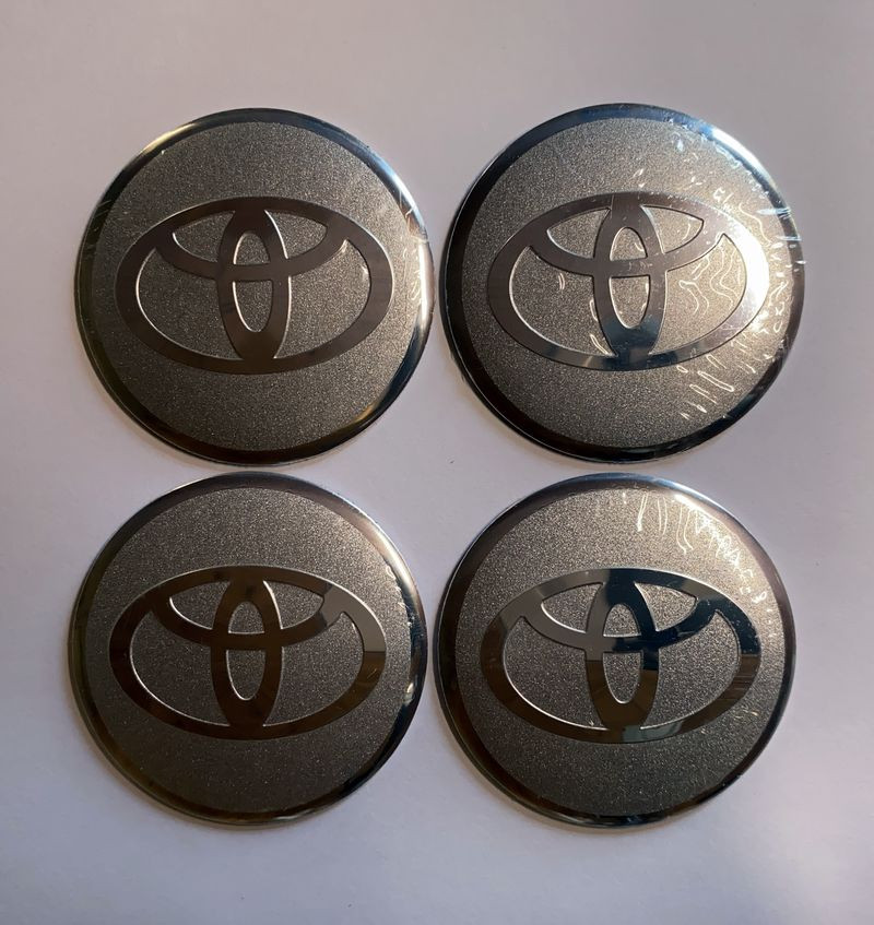 Этикетки на диски (метал)  диам. 56,5мм.  "TOYOTA" серебро  (4 шт.)