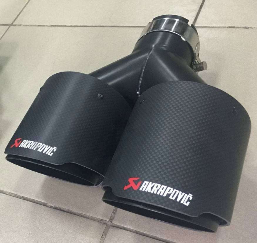Насадка на глушитель  Akrapovic двойной (диаметр входа: d=54мм, диаметр насадки: d=76мм) Карбон