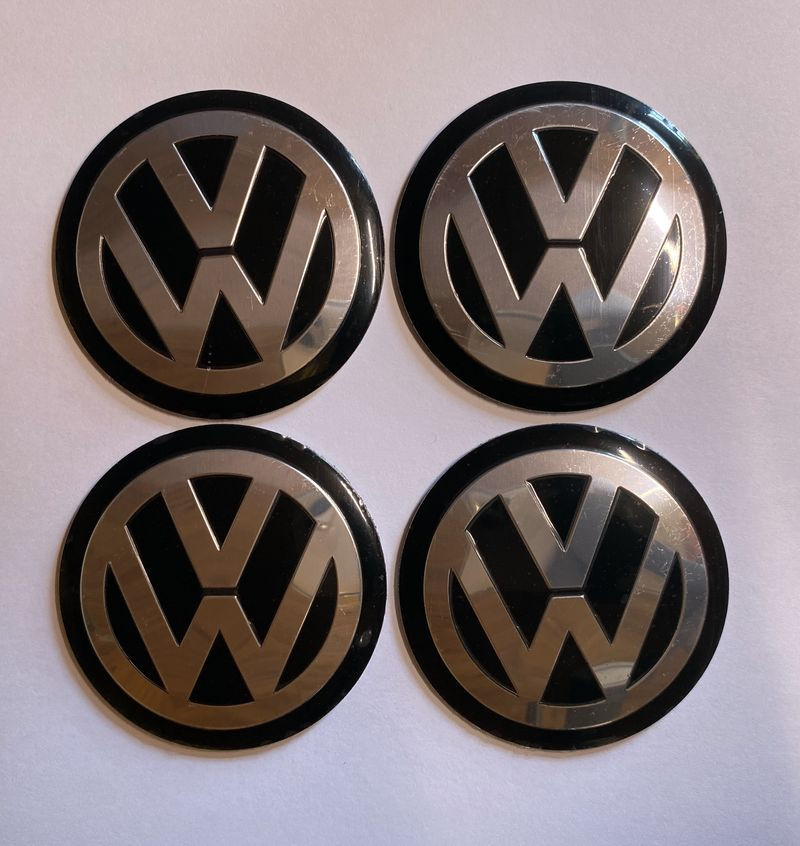 Этикетки на диски (метал)  диам. 56,5мм.  "VW" черный  (4 шт.)