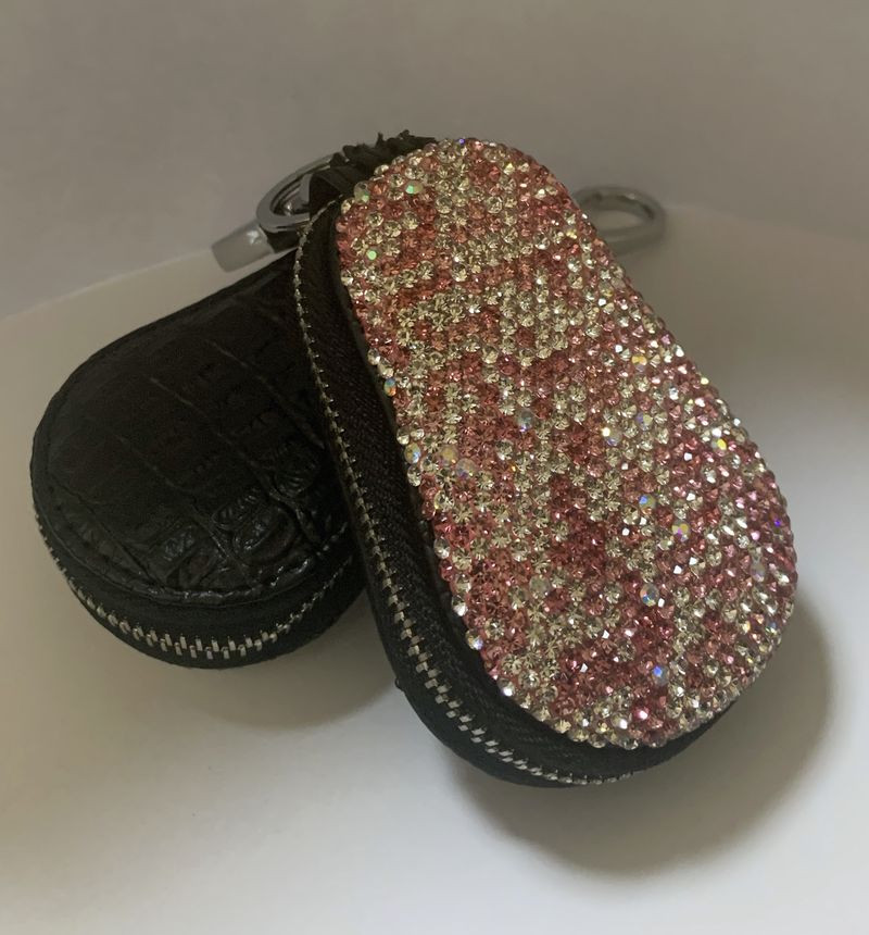 Ключница со стразами , розовый бриллиант